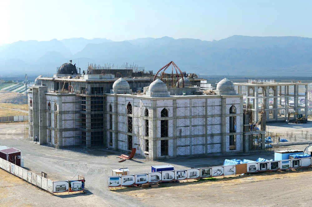 Naxçıvan şəhərində yeni məscid binası tikilir