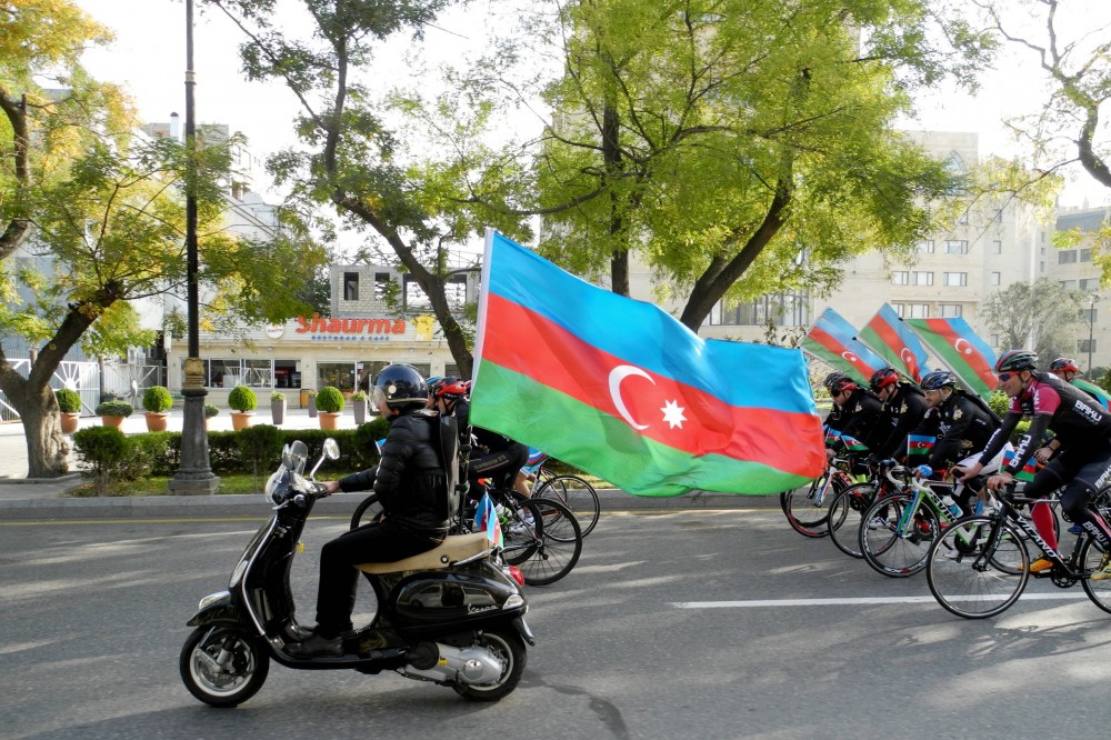 Bike tour dedicated to State Flag Day held in Baku