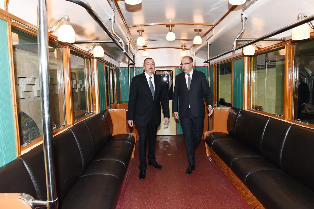 President Ilham Aliyev viewed retro carriages of Baku Metro