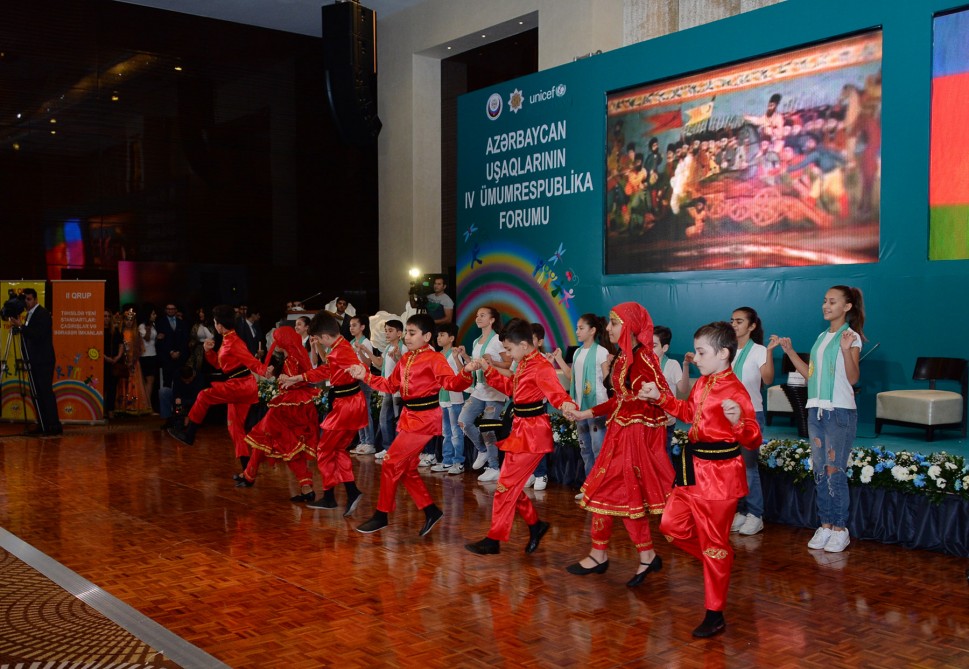 В Баку проходит IV Общереспубликанский форум детей Азербайджана