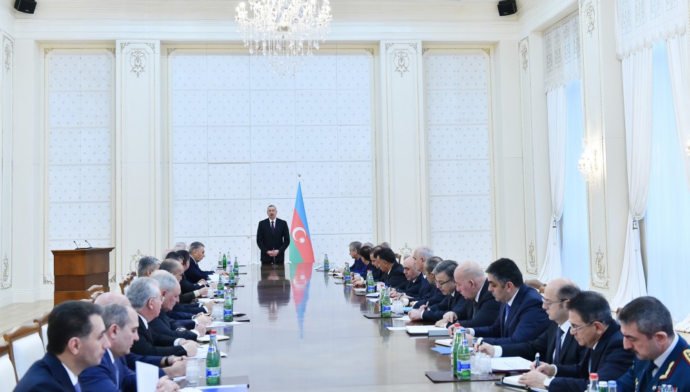 Под председательством Президента Ильхама Алиева состоялось заседание Кабинета Министров, посвященное итогам социально-экономического развития в 2017 году и предстоящим задачам