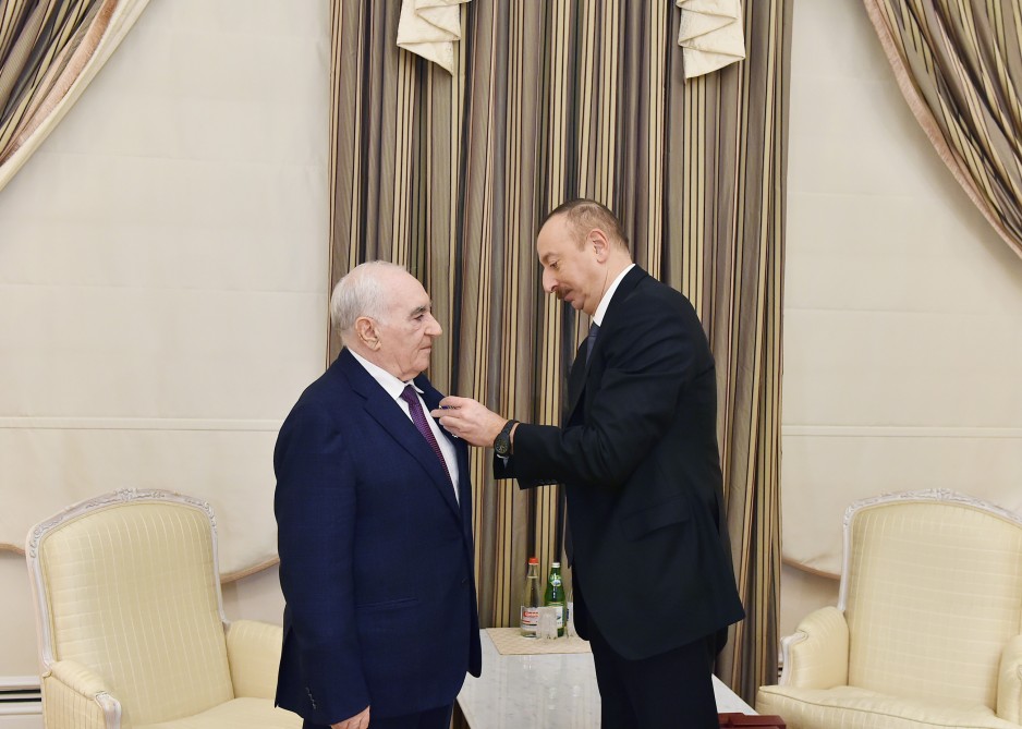 Президент Азербайджана вручил депутату Милли Меджлиса орден «Истиглал»