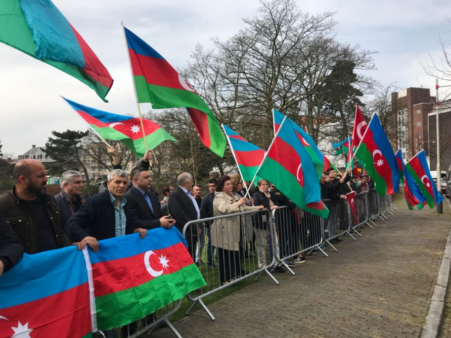 Проживающие в Нидерландах азербайджанцы провели акцию солидарности
