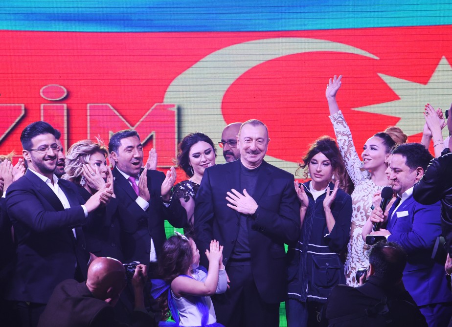 По случаю убедительной победы Ильхама Алиева на президентских выборах в Баку была организована концертная программа