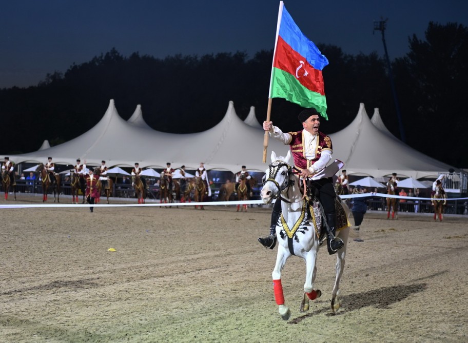Карабахские скакуны и мастерство азербайджанских наездников восхитили зрителей Королевского Виндзорского конного шоу