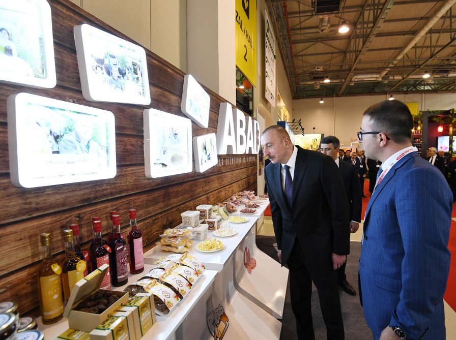 Президент Ильхам Алиев ознакомился с XXIV Азербайджанской международной выставкой пищевой промышленности и XII Азербайджанской международной сельскохозяйственной выставкой