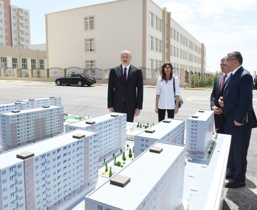 Президент Ильхам Алиев и Первая леди Мехрибан Алиева приняли участие в открытии жилого комплекса «Гобу Парк» для вынужденных переселенцев