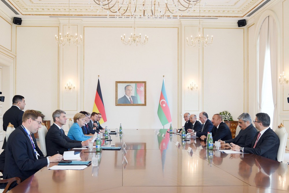 Состоялась встреча Президента Азербайджана и Федерального канцлера Германии в расширенном составе