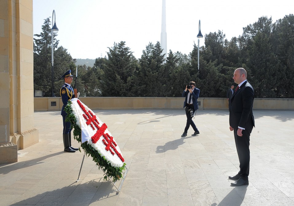 Şəhidlərin xatirəsinə ehtiram