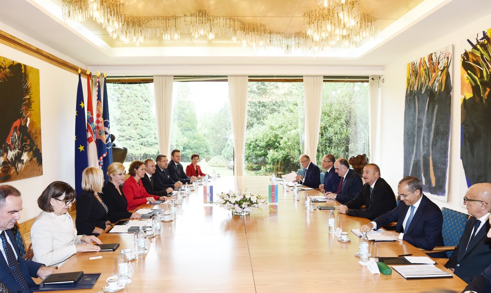 Состоялась встреча президентов Азербайджана и Хорватии в расширенном составе