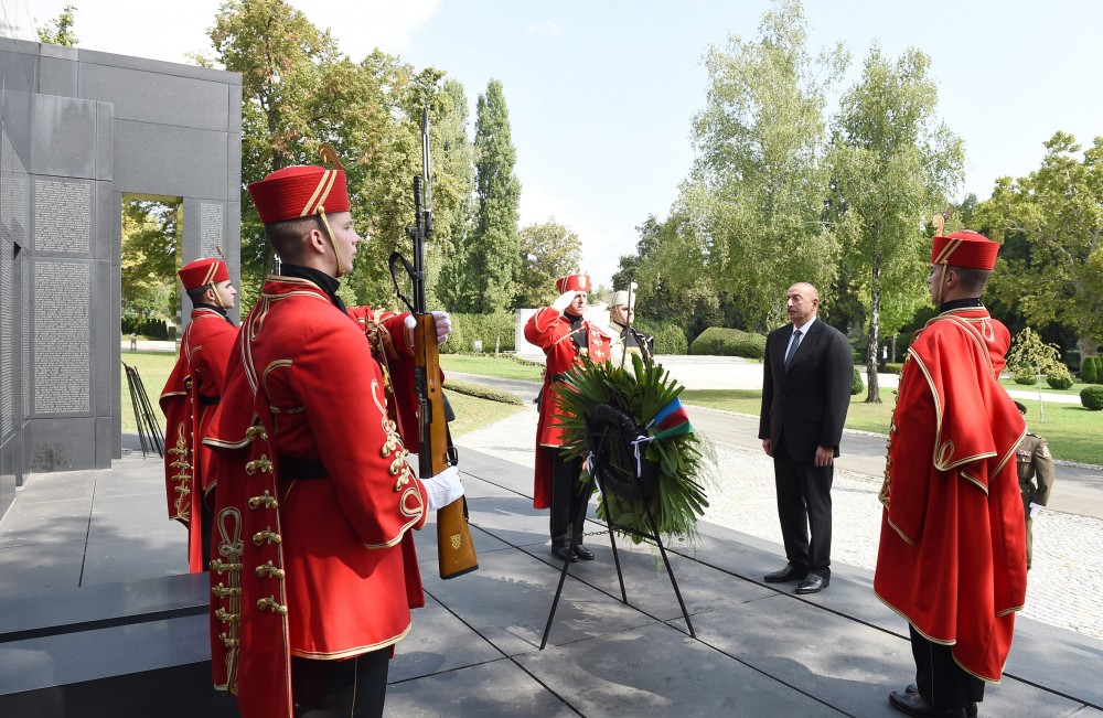 Президент Ильхам Алиев посетил в Загребе монумент «Голос хорватских жертв — Стена боли»