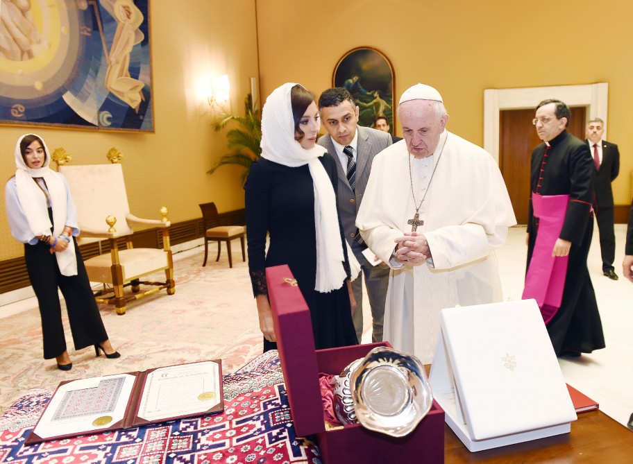 First Vice-President Mehriban Aliyeva met with Pope Francis