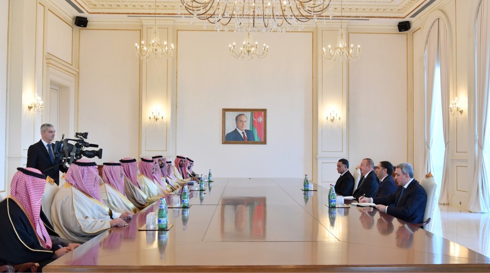 Президент Ильхам Алиев принял делегацию во главе с министром внутренних дел Саудовской Аравии