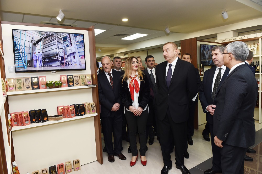 President Ilham Aliyev familiarized himself with Azerbaijan’s trading house in Minsk