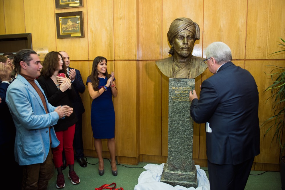Bust of great Azerbaijani poet Nasimi unveiled in Moscow