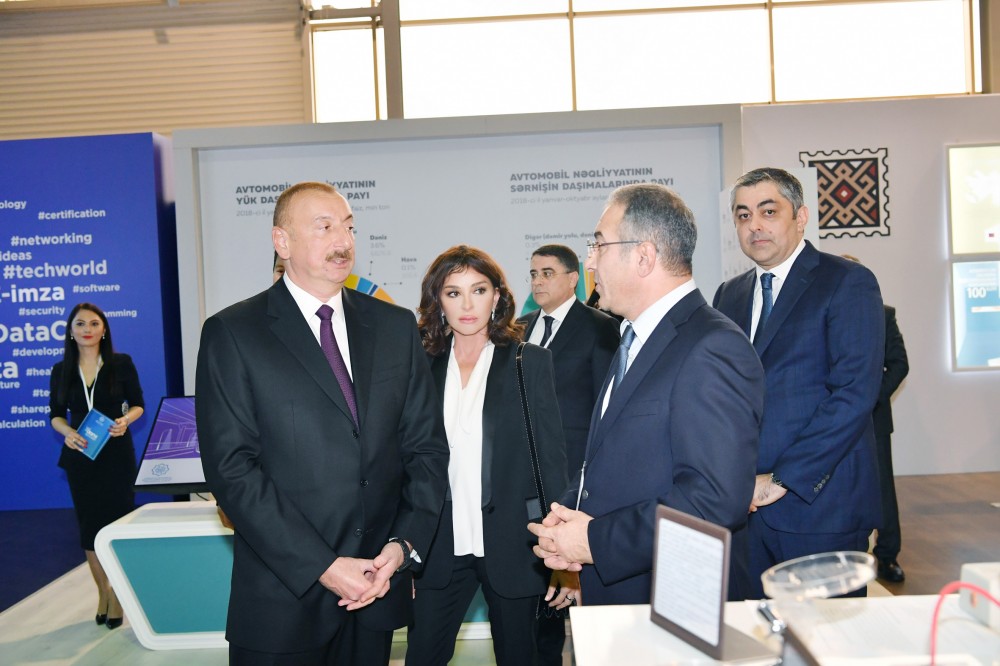 Президент Азербайджана Ильхам Алиев ознакомился с выставкой «Bakutel-2018»