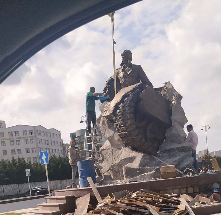 Monument to National Hero Albert Agarunov erected in Baku