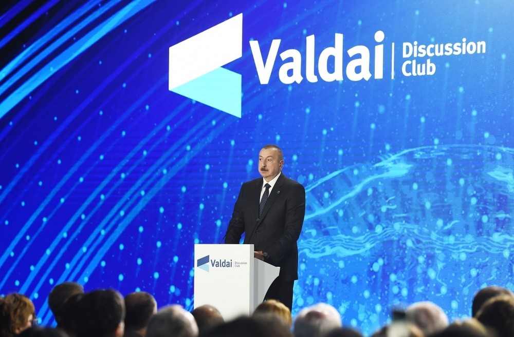 Президент Азербайджана участвует на пленарной сессии XVI ежегодного заседания Международного дискуссионного клуба «Валдай»