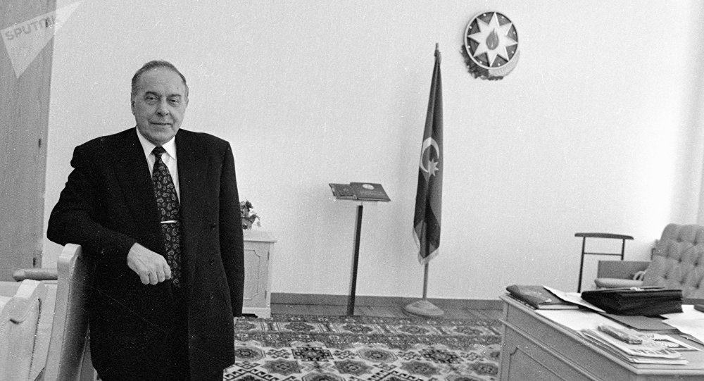 Azerbaijan commemorates 16th anniversary of death of nationwide leader Heydar Aliyev