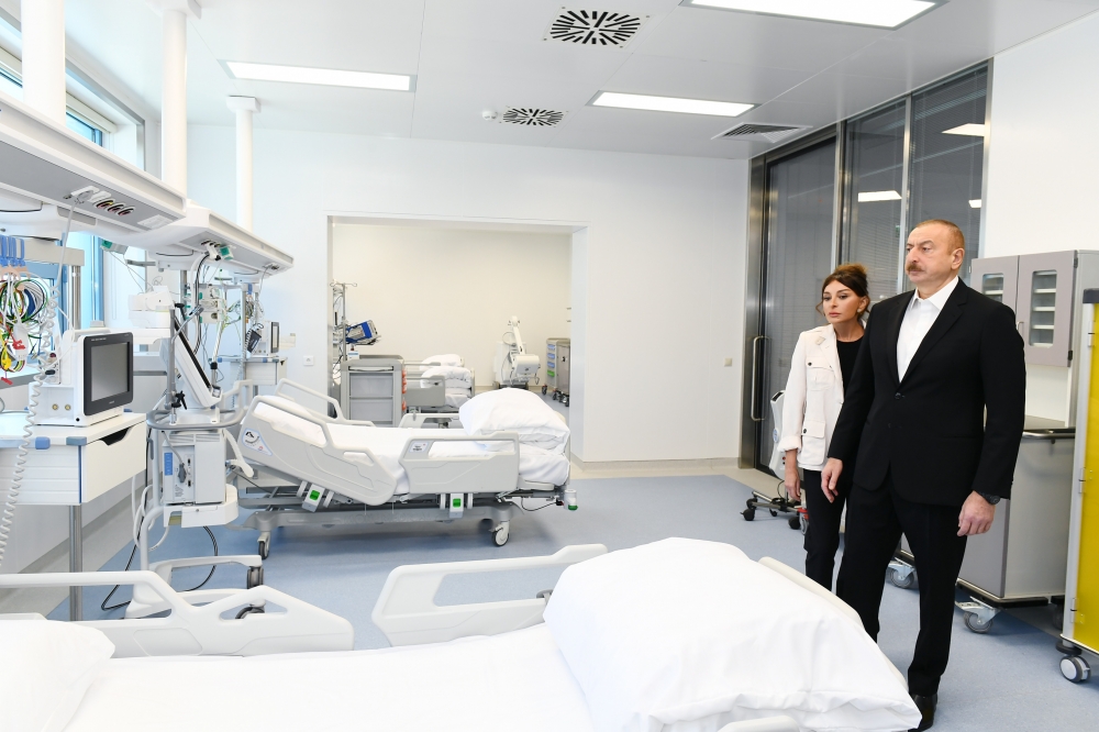 Prezident İlham Əliyev Bakıda “Yeni klinika” tibb müəssisəsinin açılışında iştirak edib