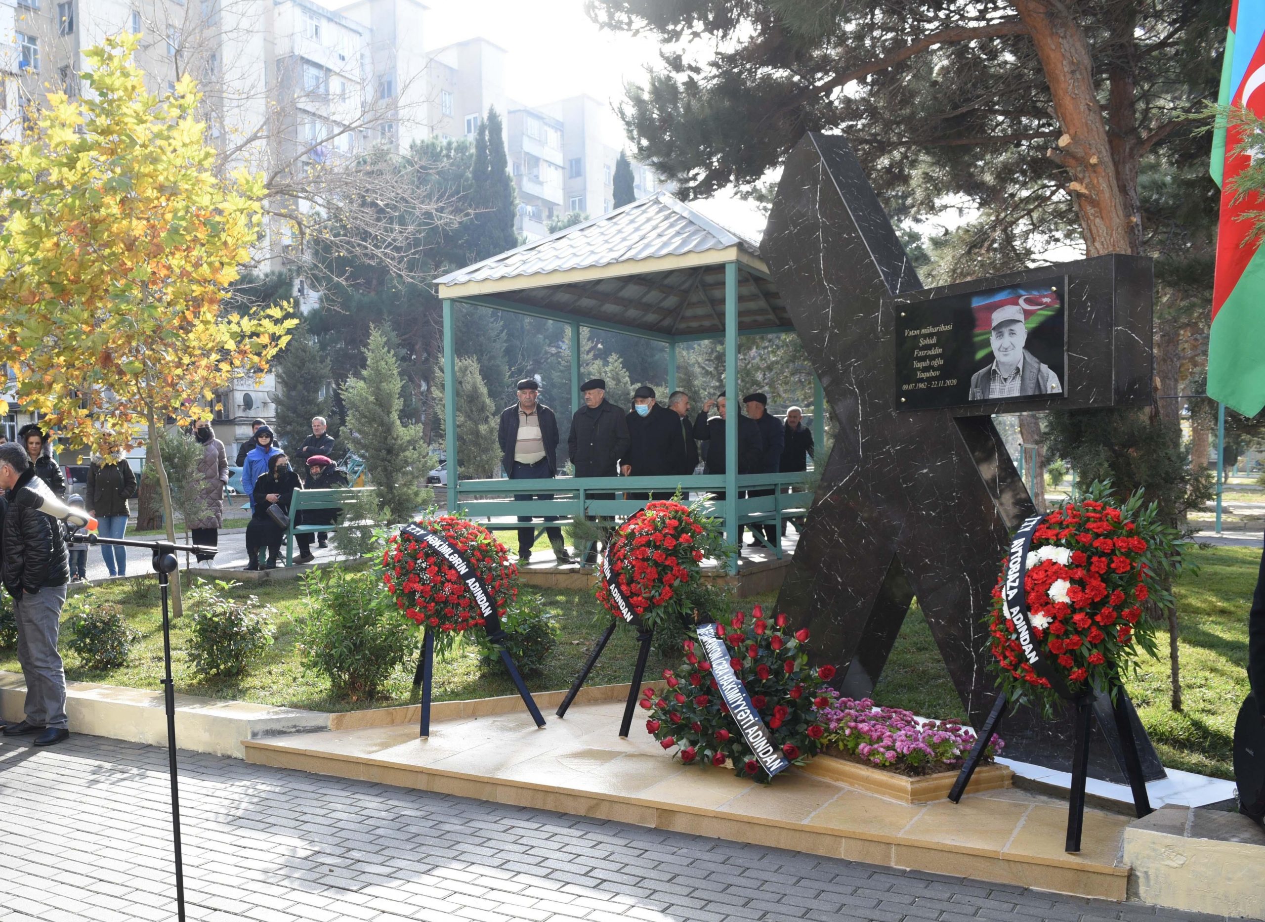 Vətən müharibəsində şəhid olan təcili yardım sürücüsünün xatirə lövhəsinin açılışı olub